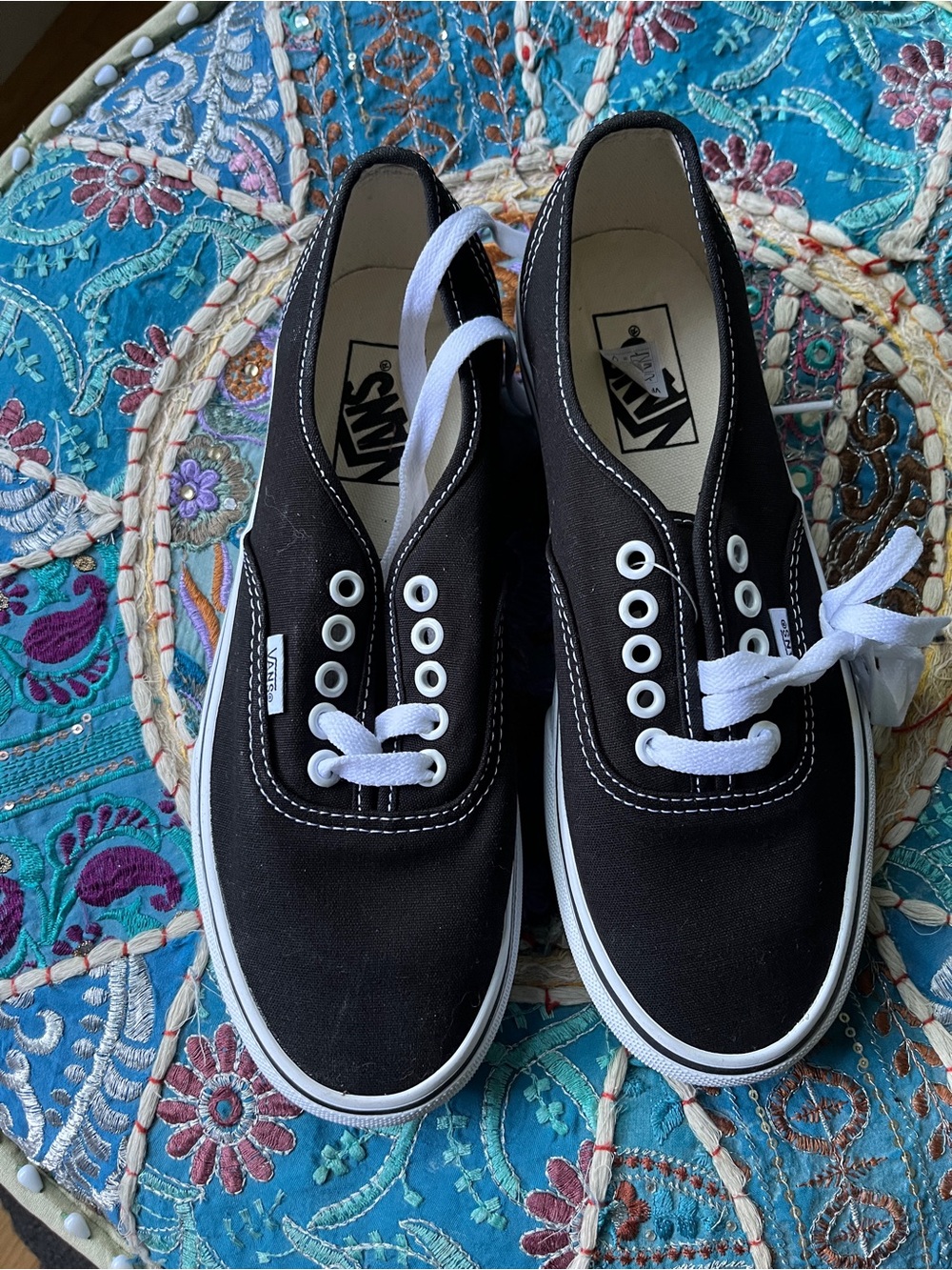 Vans Black Canvas Low-Top Sneakers with White Accents authentic 2.0 platform